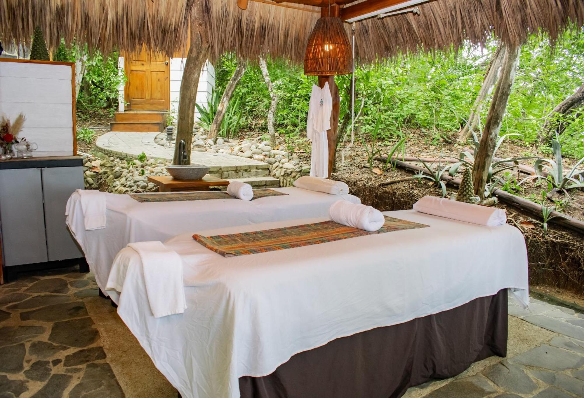פקוארה Isla Chiquita Glamping Hotel מראה חיצוני תמונה