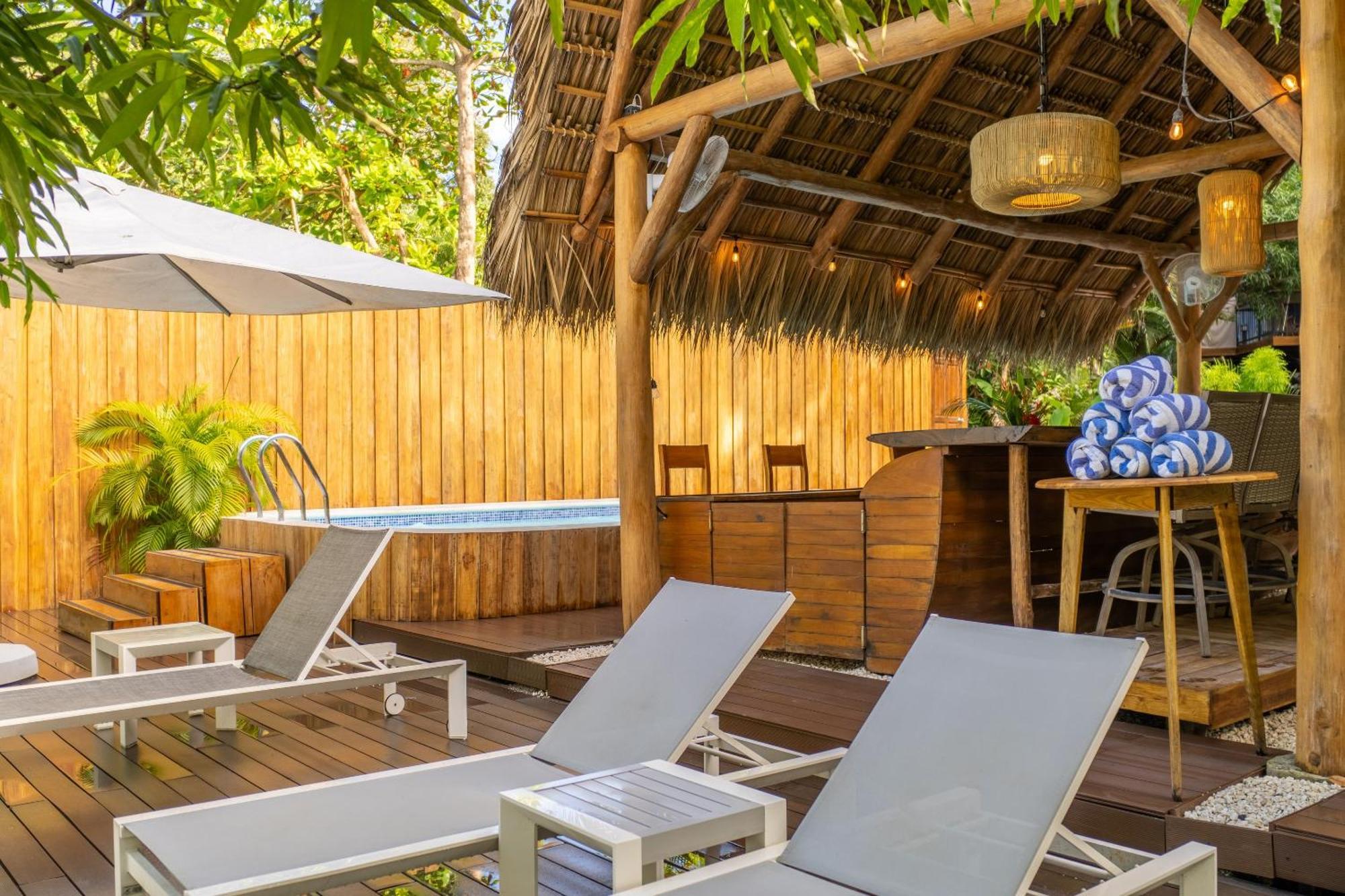 פקוארה Isla Chiquita Glamping Hotel מראה חיצוני תמונה